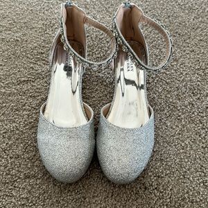 Badgley Mischka
Girls' Felicia Satin Glitter Shoes